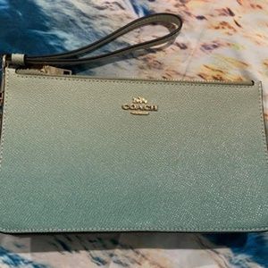 COACH OMBRE CROSBY CLUTCH (GREEN/MULTI) - NWT-